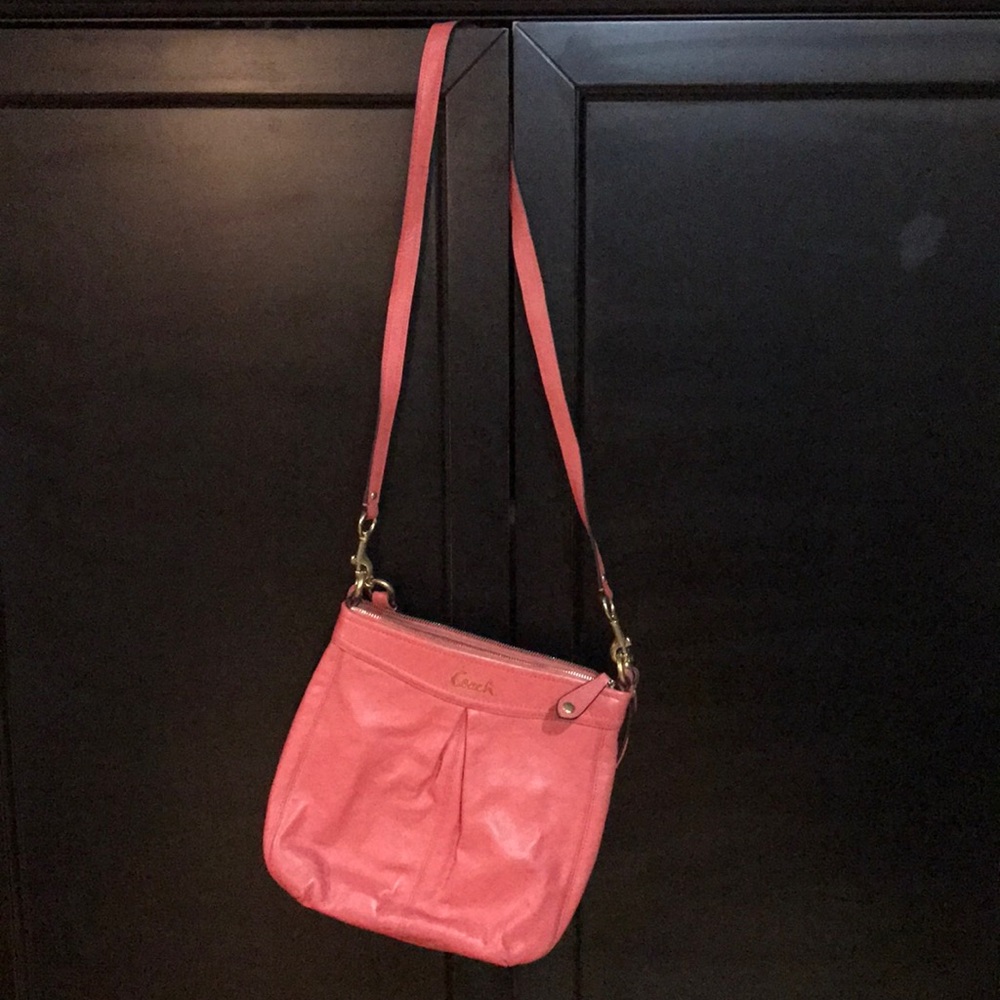 Peach Coach Shoulder Bag with Crossbody Strap - Picture 4 of 4